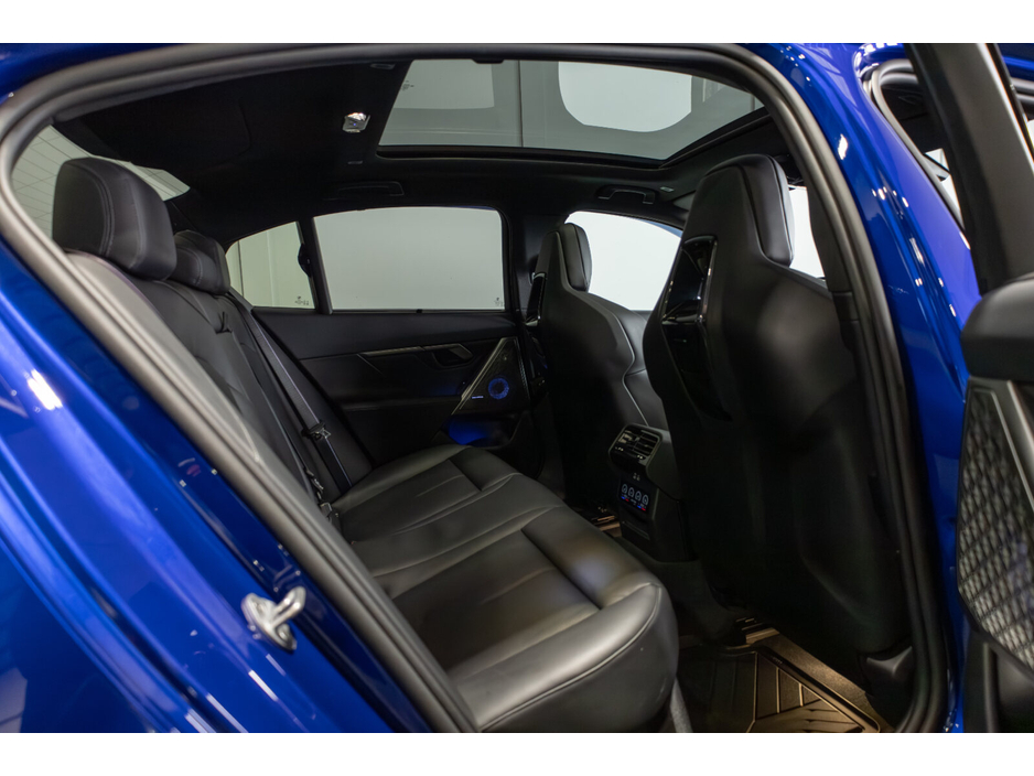 2025 BMW M5 - image 8