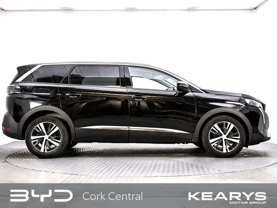 2021 Peugeot 5008 - image 5