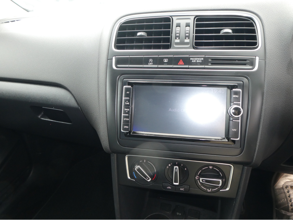 2016 Volkswagen Polo - image 27