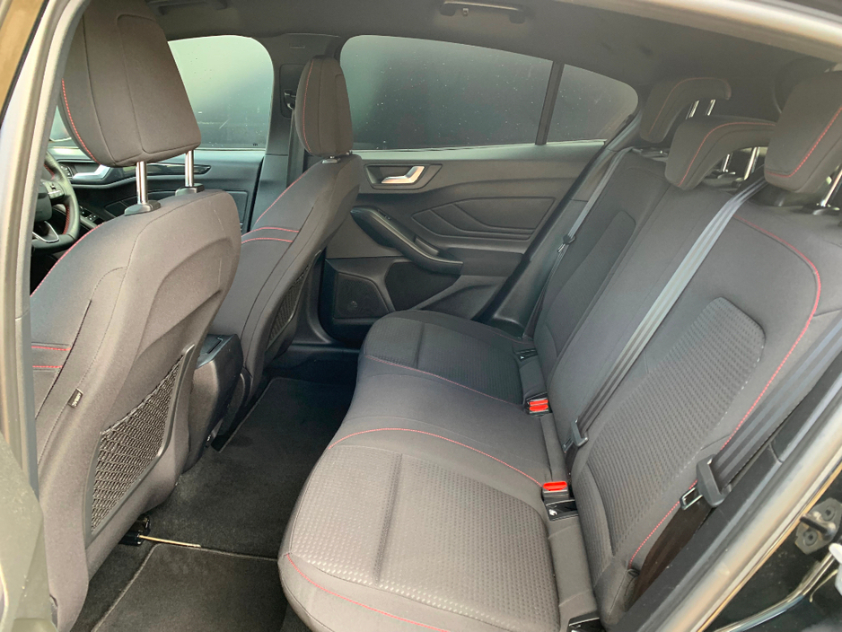 2019 Ford Focus - image 12