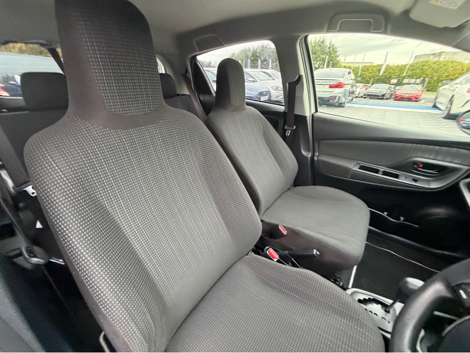 2019 Toyota Yaris - image 18