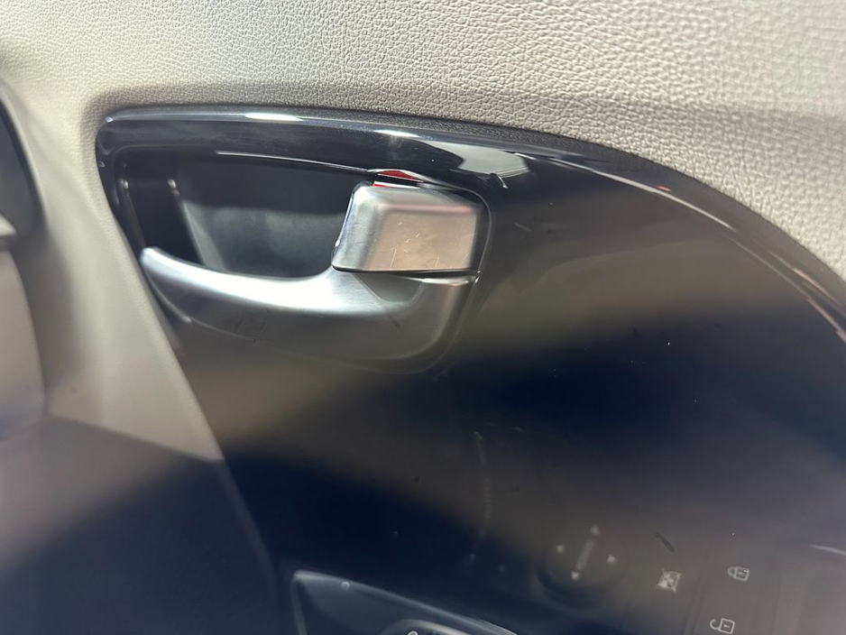 2020 Kia Niro - image 24