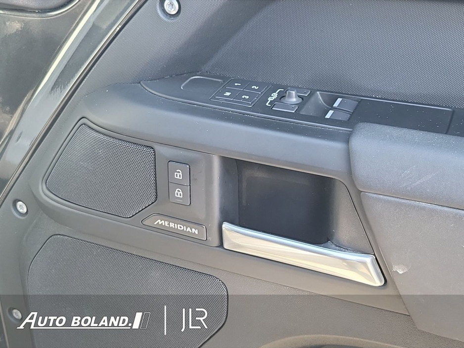 2025 Land Rover Defender - image 5
