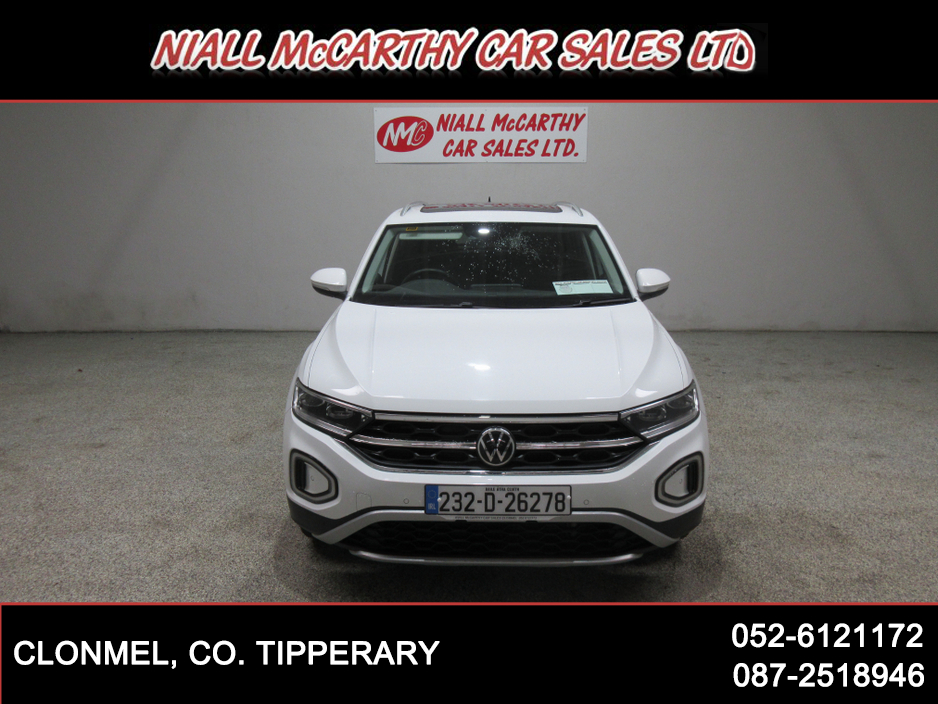 2023 Volkswagen T-Roc - image 2
