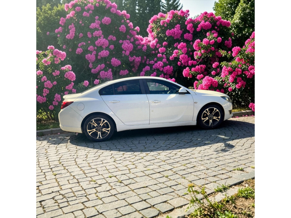 2014 Opel Insignia - image 13