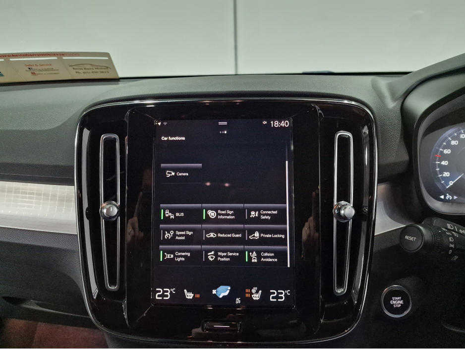 2022 Volvo XC40 T4 RECHARGE PLUS DARK AUTOMATIC **ONE OWNER / APPLE CARPLAY / BLIND SPOT ASSIST / CRUISE CONTROL / ELECTRIC BOOTLID / HEATED FRONT & REAR SEATS / REVERSE CAMERA / SAT NAV / WIRELESS PHONE CHARGING** €33,900