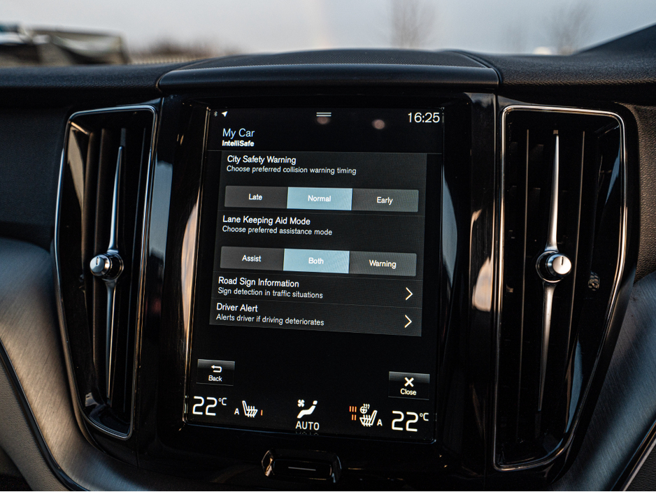 2017 Volvo XC60 172 Volvo XC60 4WD Auto/High spec/1yr warranty €26,888