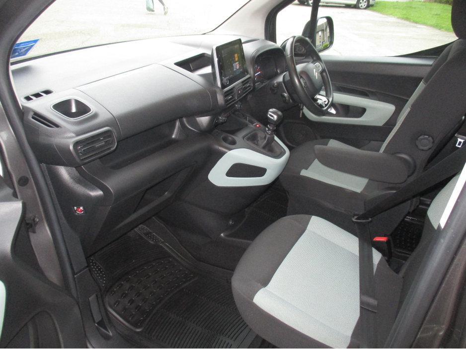 2023 Citroen Berlingo - image 9