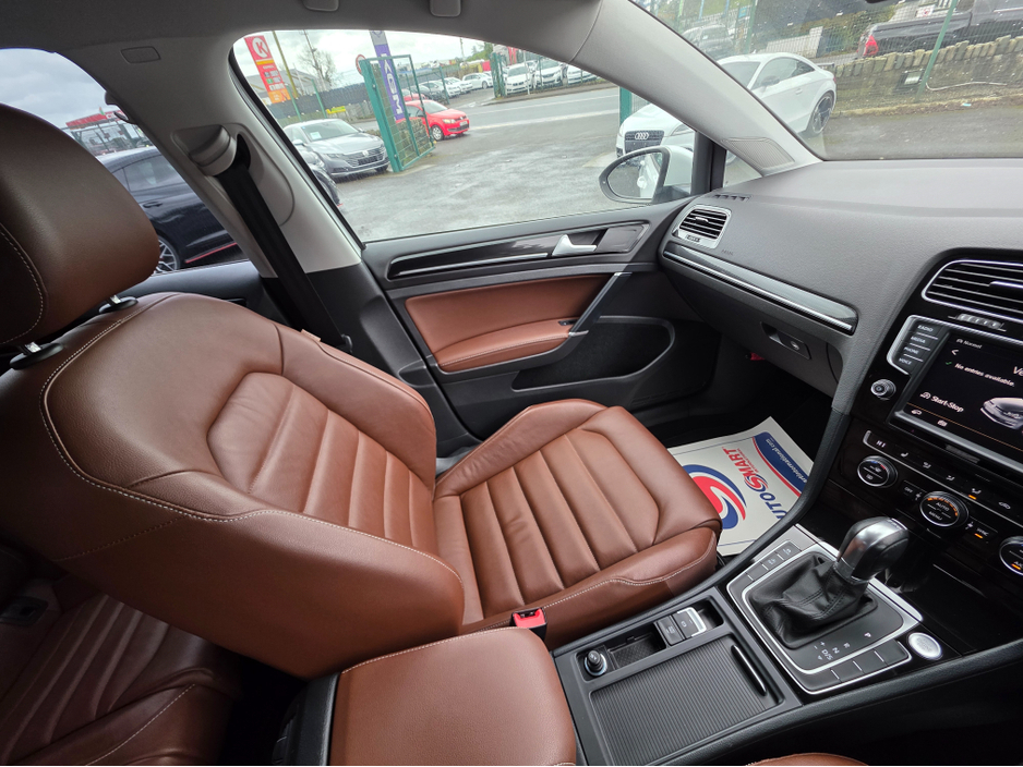 2015 Volkswagen Golf - image 24