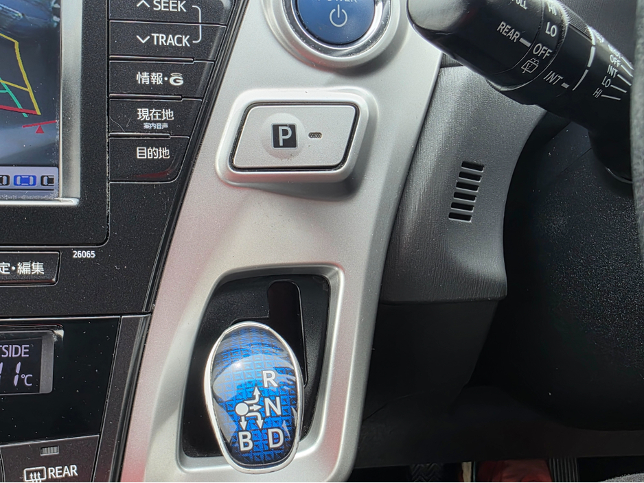 2013 Toyota Prius Alpha - image 19