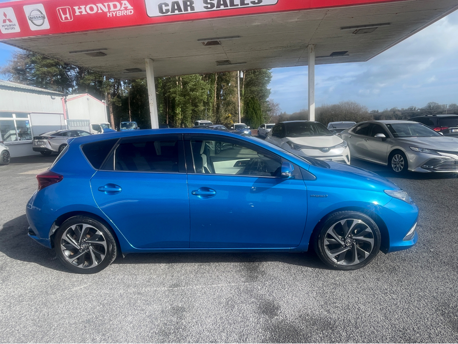 2016 Toyota Auris - image 8