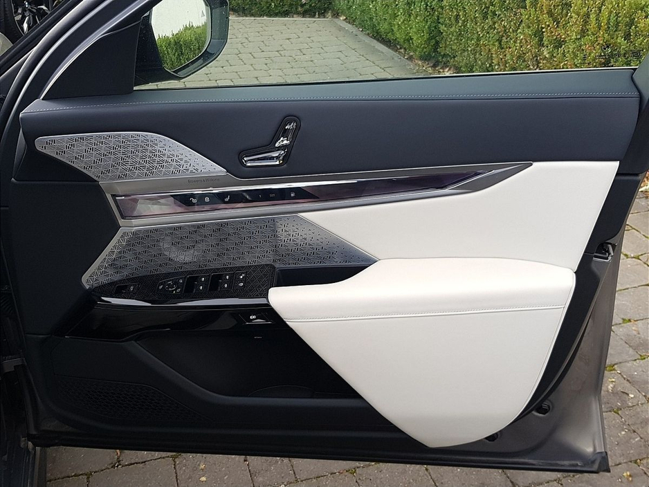 2025 BMW 7 Series M760e €134,995