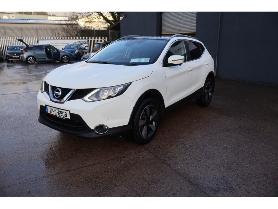 2017 Nissan Qashqai SV PREMIUM  Low Mileage Huge Spec €15,495