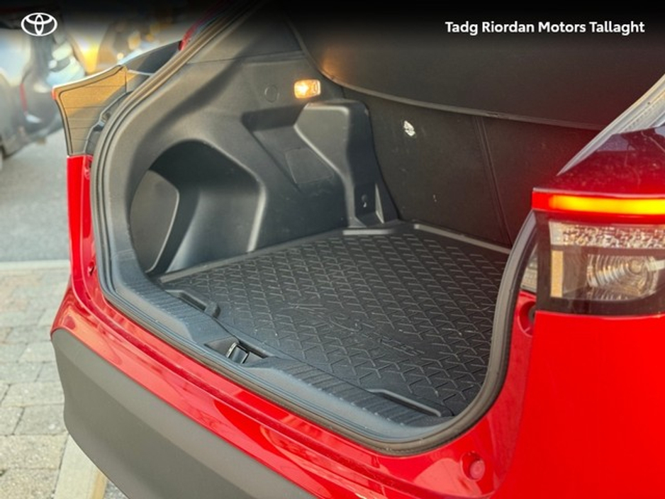 2024 Toyota Yaris Cross YARIS CROSS LUNA SPORT €30,450