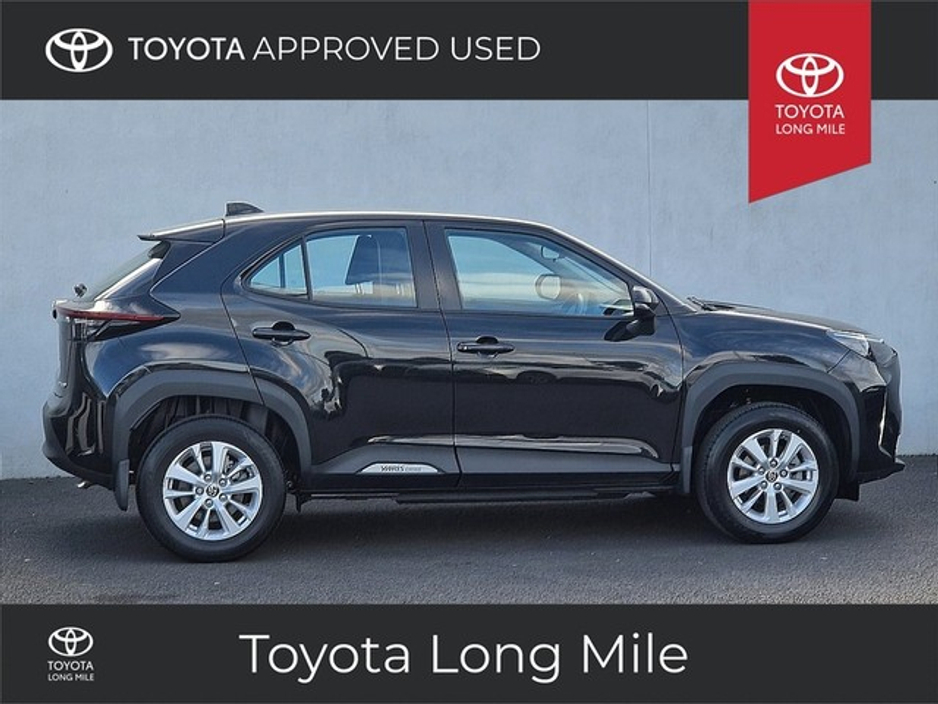 2025 Toyota Yaris Cross - image 3