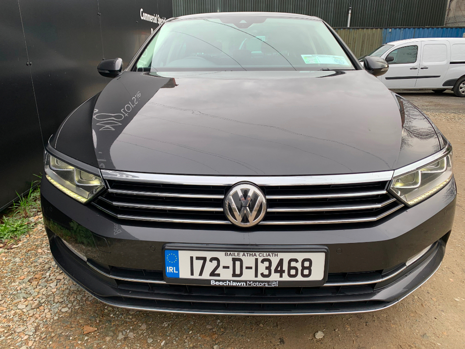 2017 Volkswagen Passat - image 5