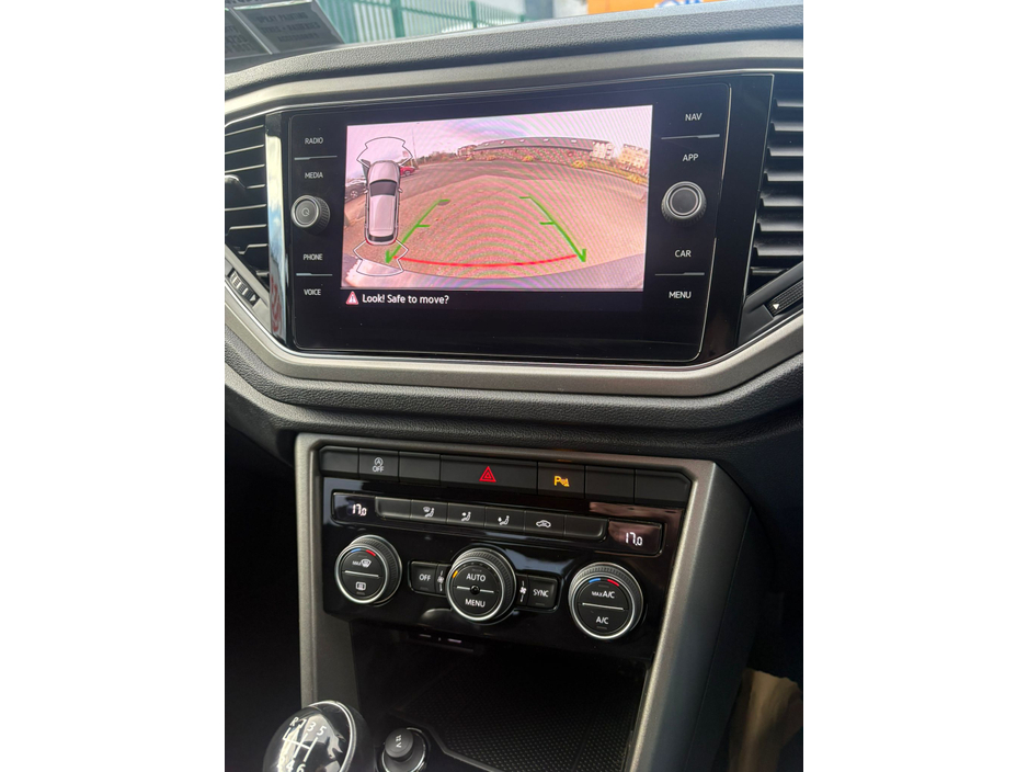 2021 Volkswagen T-Roc - image 10