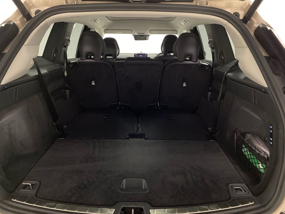 2026 Volvo EX90 - image 22