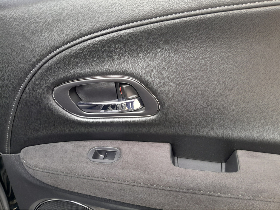 2016 Honda Vezel - image 18