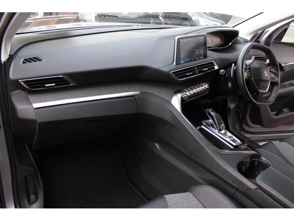 2020 Peugeot 5008 - image 23