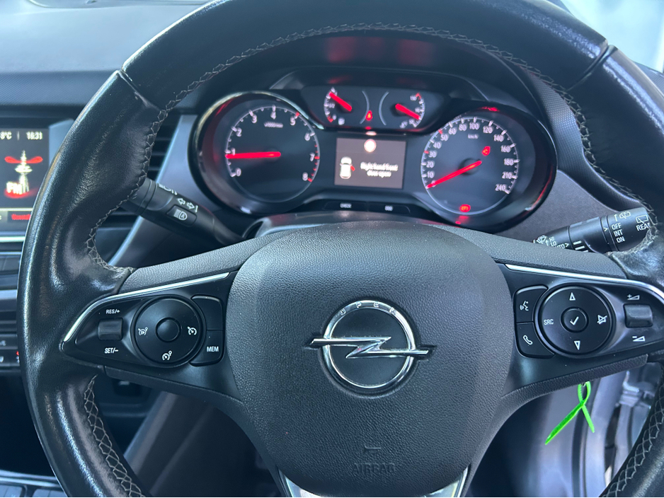 2022 Opel Crossland X - image 10