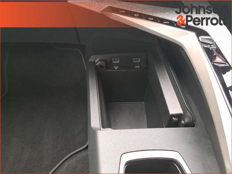 2025 Peugeot 3008 1.2 MHEV 145bhp eDCS6 Allure €40,900