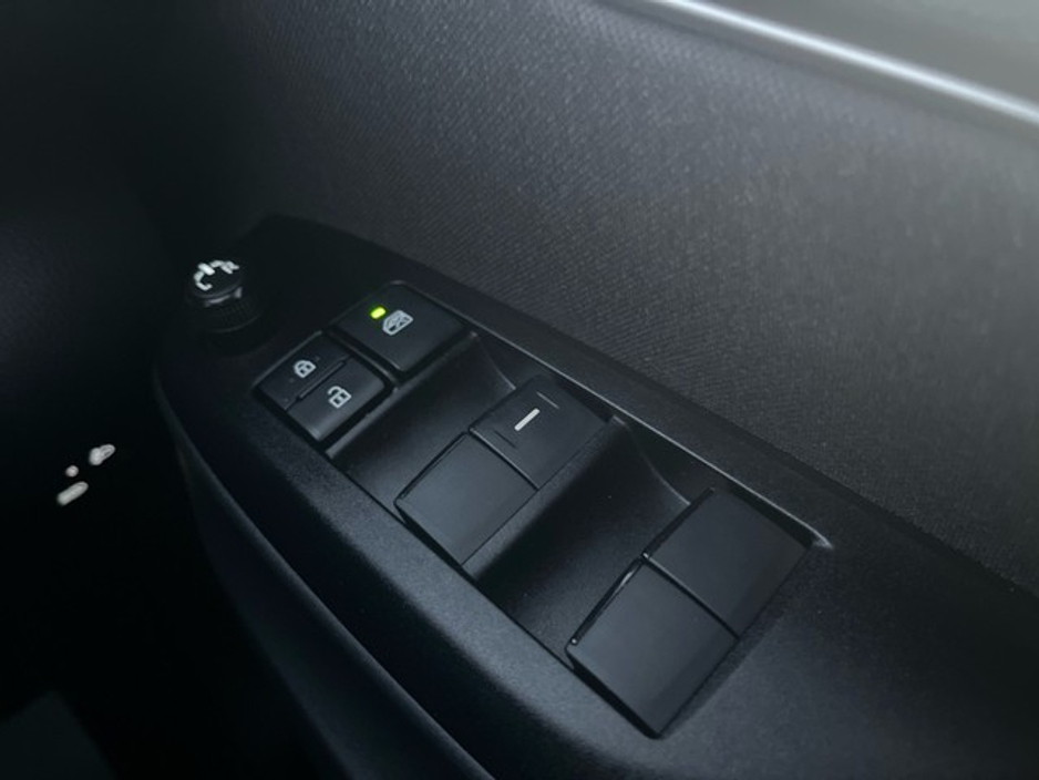 2024 Toyota Yaris YARIS HYBRID 1.5 LUNA €25,444