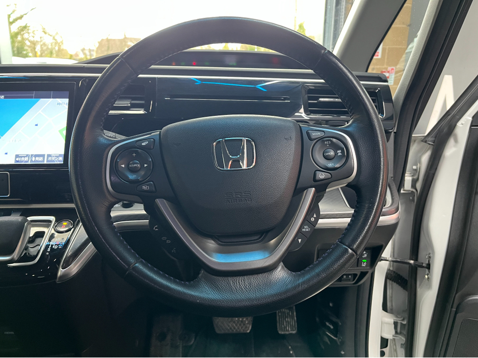 2020 Honda Stepwagon - image 10