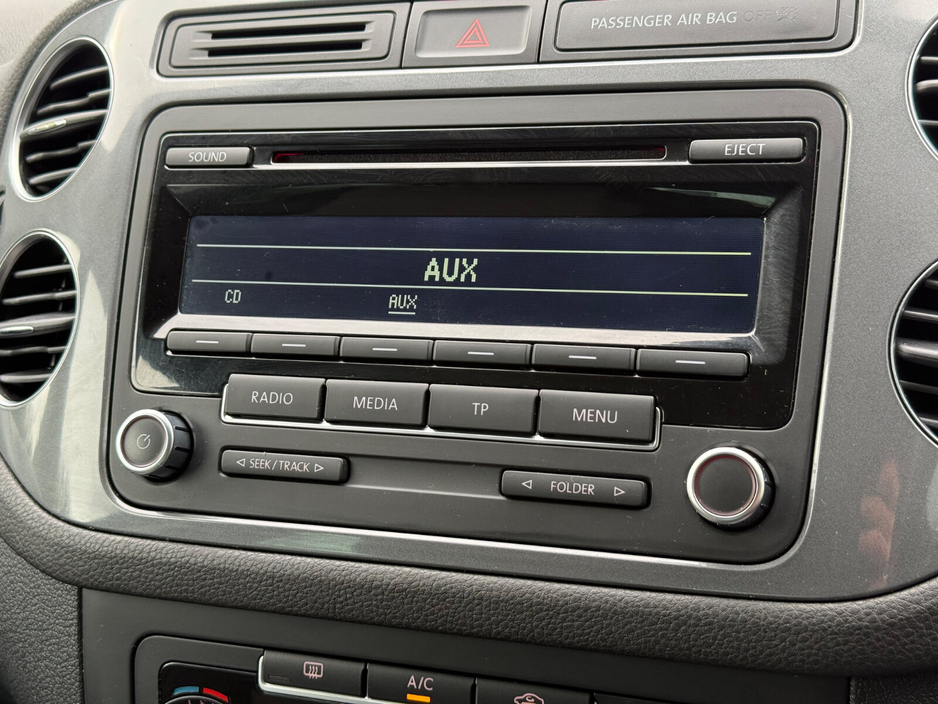 2014 Volkswagen Tiguan - image 14