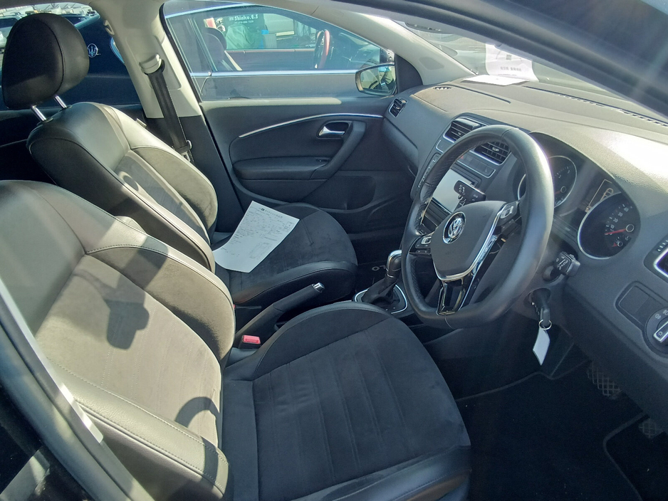 2017 Volkswagen Polo  €13,950