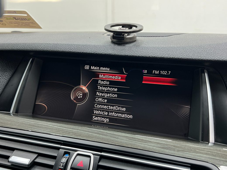 2016 BMW 5 Series - image 28