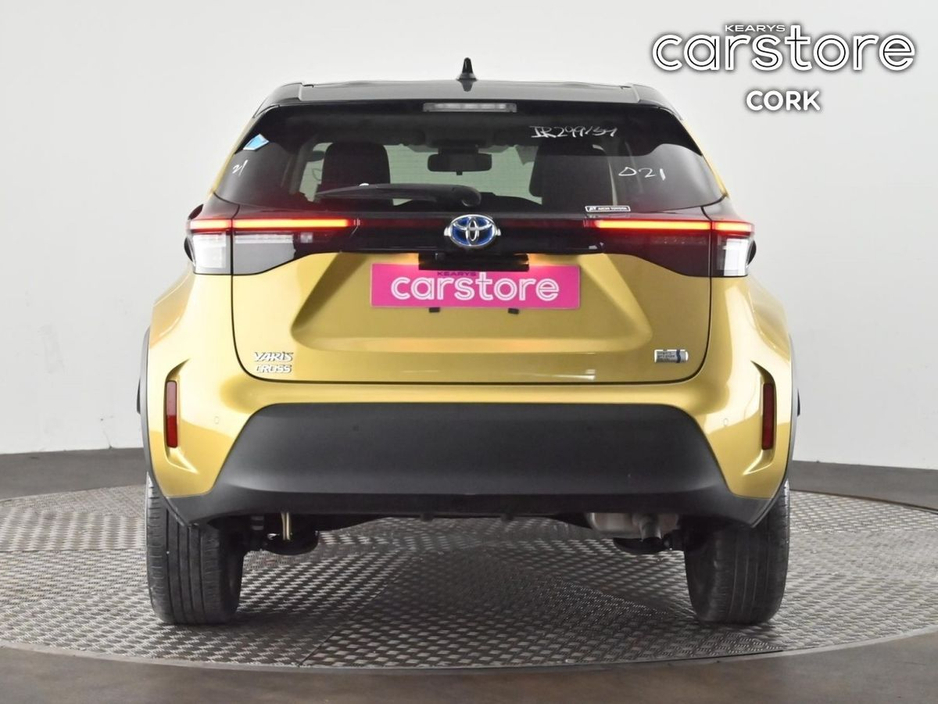 2022 Toyota Yaris Cross - image 4