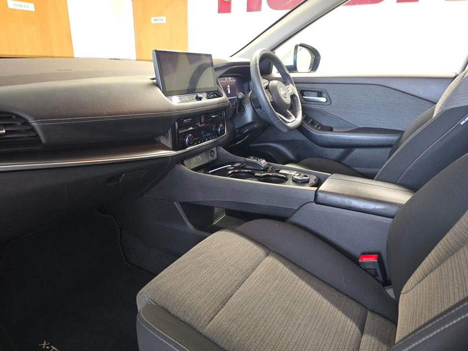 2025 Nissan X-Trail - image 10