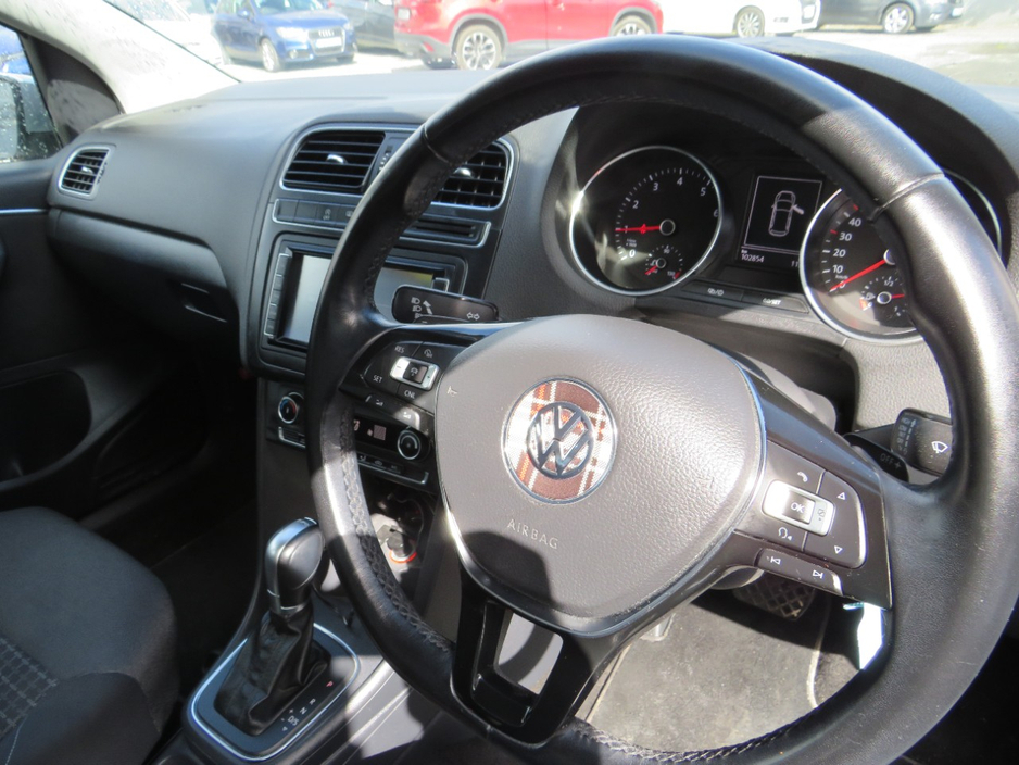 2014 Volkswagen Polo - image 12