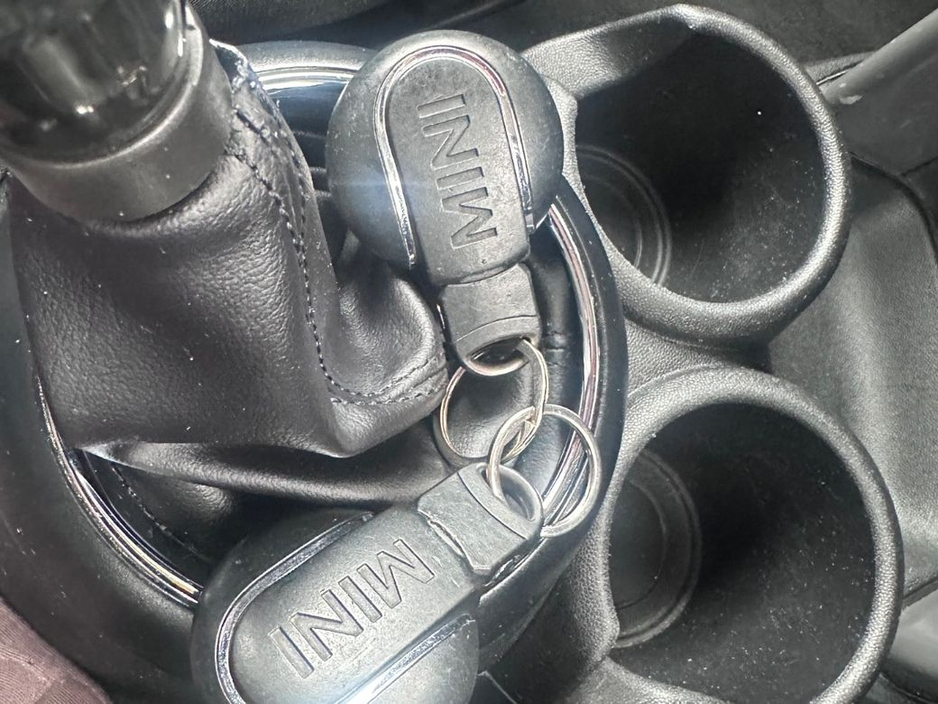 2015 MINI One - image 31