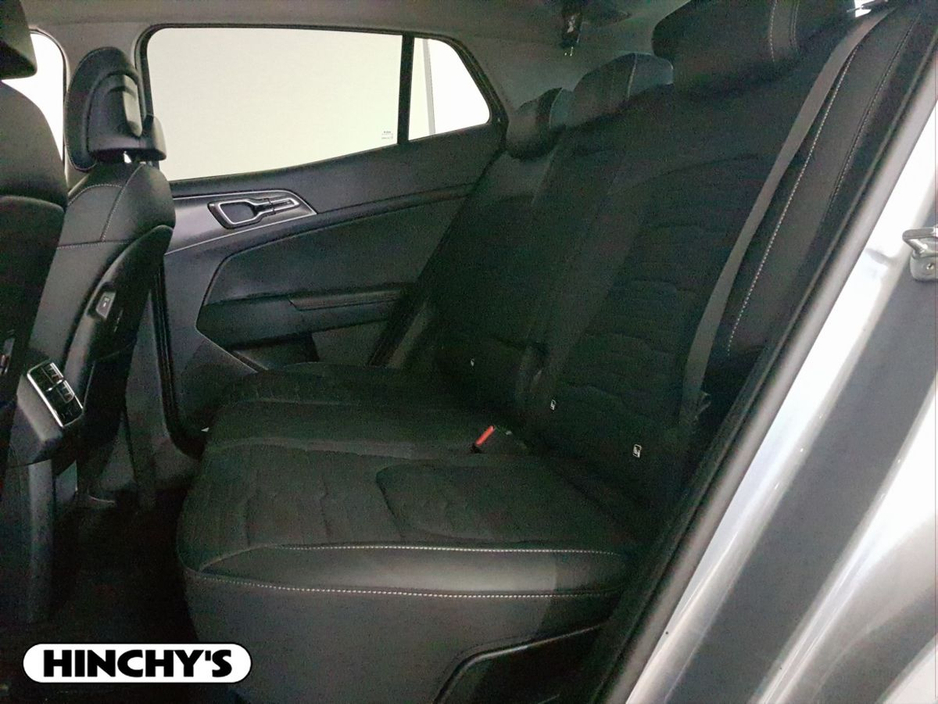 2022 Kia Sportage - image 7