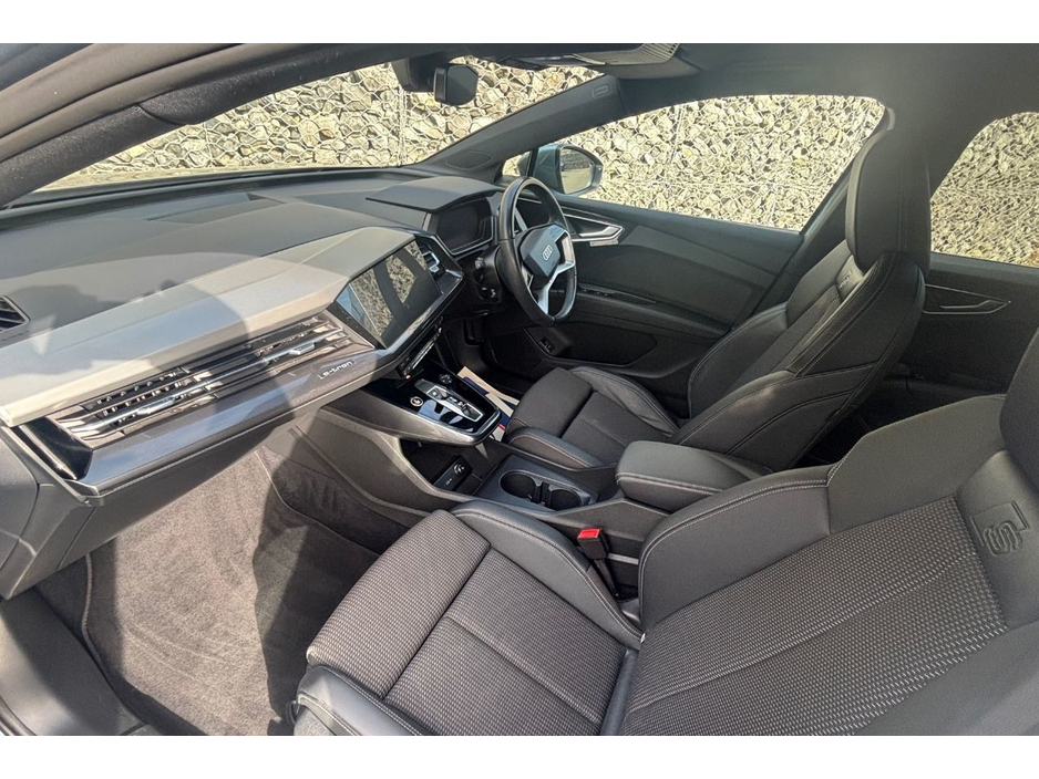 2023 Audi Q4 e-tron E-TRON S LINE 40 €32,137