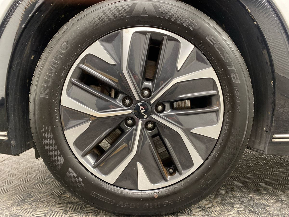 2022 Kia EV6 - image 5