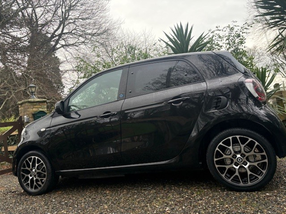 2021 Smart Forfour - image 8