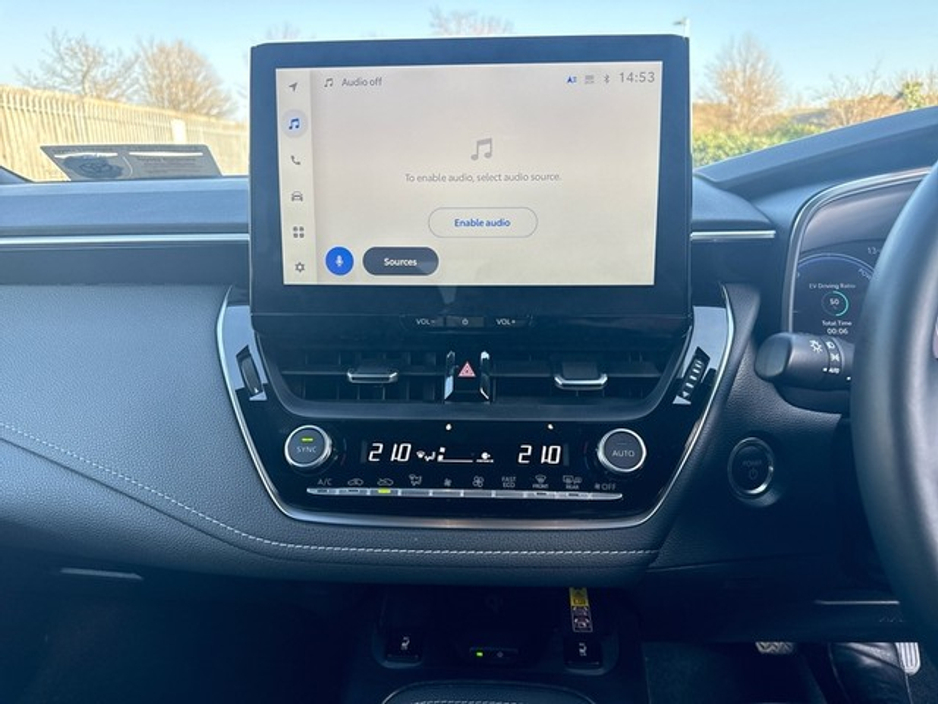 2025 Toyota Corolla - image 13