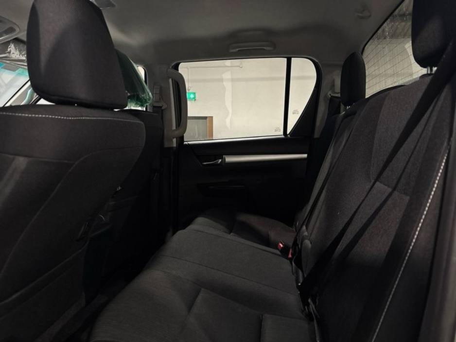 2024 Toyota Hilux - image 7