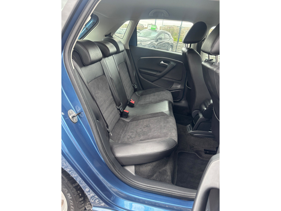 2016 Volkswagen Polo - image 6