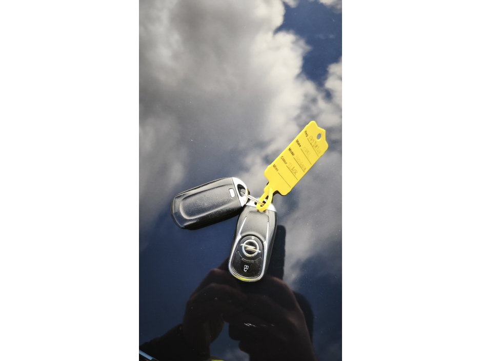 2017 Opel Insignia - image 23