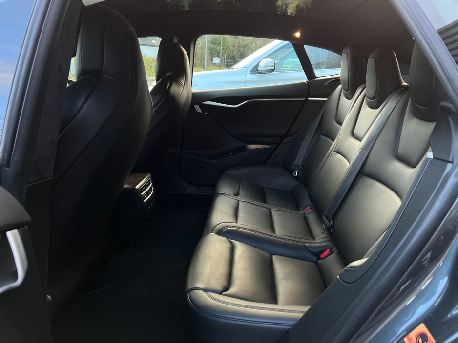 2019 Tesla Model S - image 10