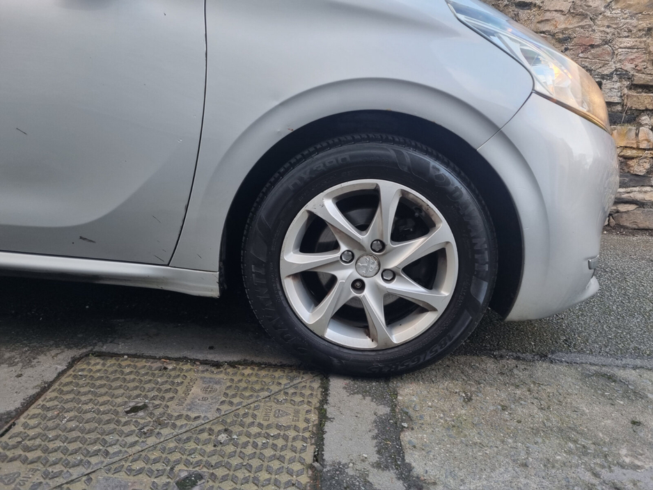 2013 Peugeot 208 1.2 VTI 82 bhp Active €3,750