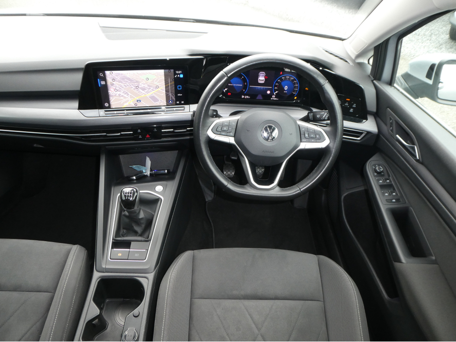 2022 Volkswagen Golf - image 24