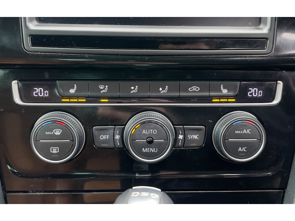 2015 Volkswagen Golf - image 9