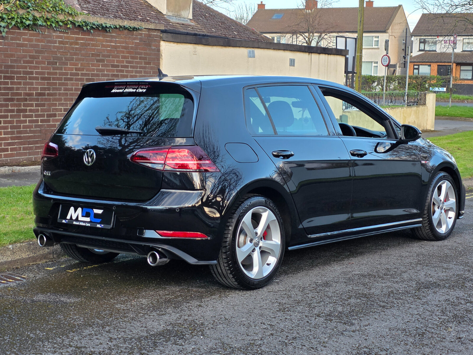 2017 Volkswagen Golf - image 8