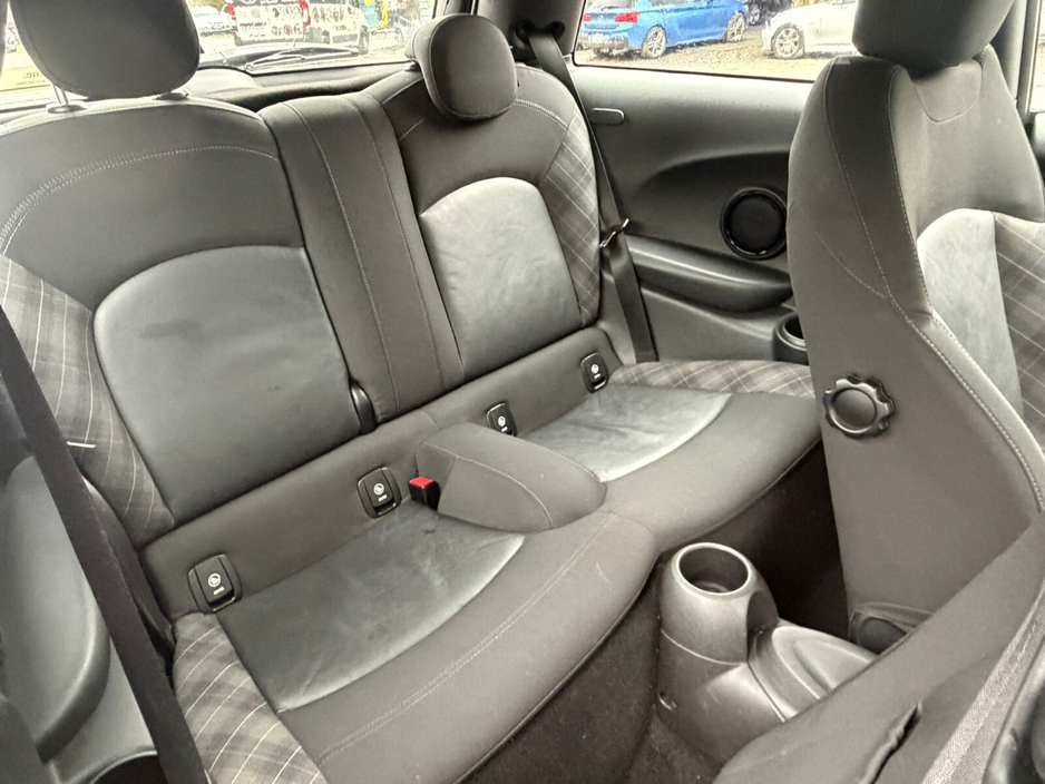2017 MINI Hatch - image 17