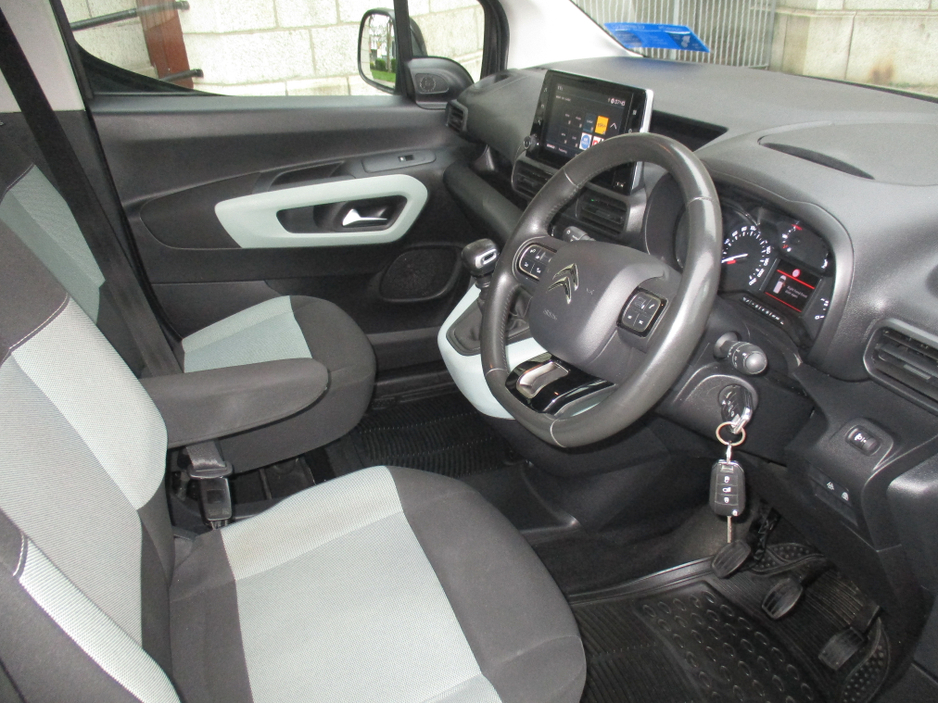 2023 Citroen Berlingo - image 3